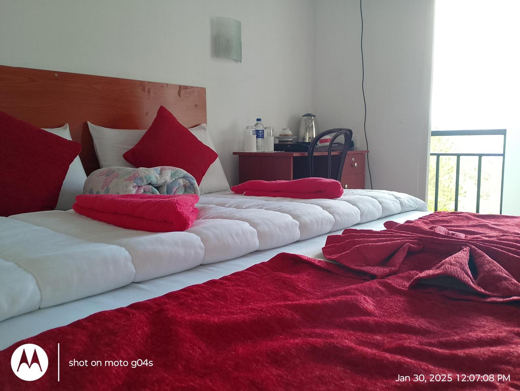 T-More Hotel & Hostel Елла Екстер'єр фото